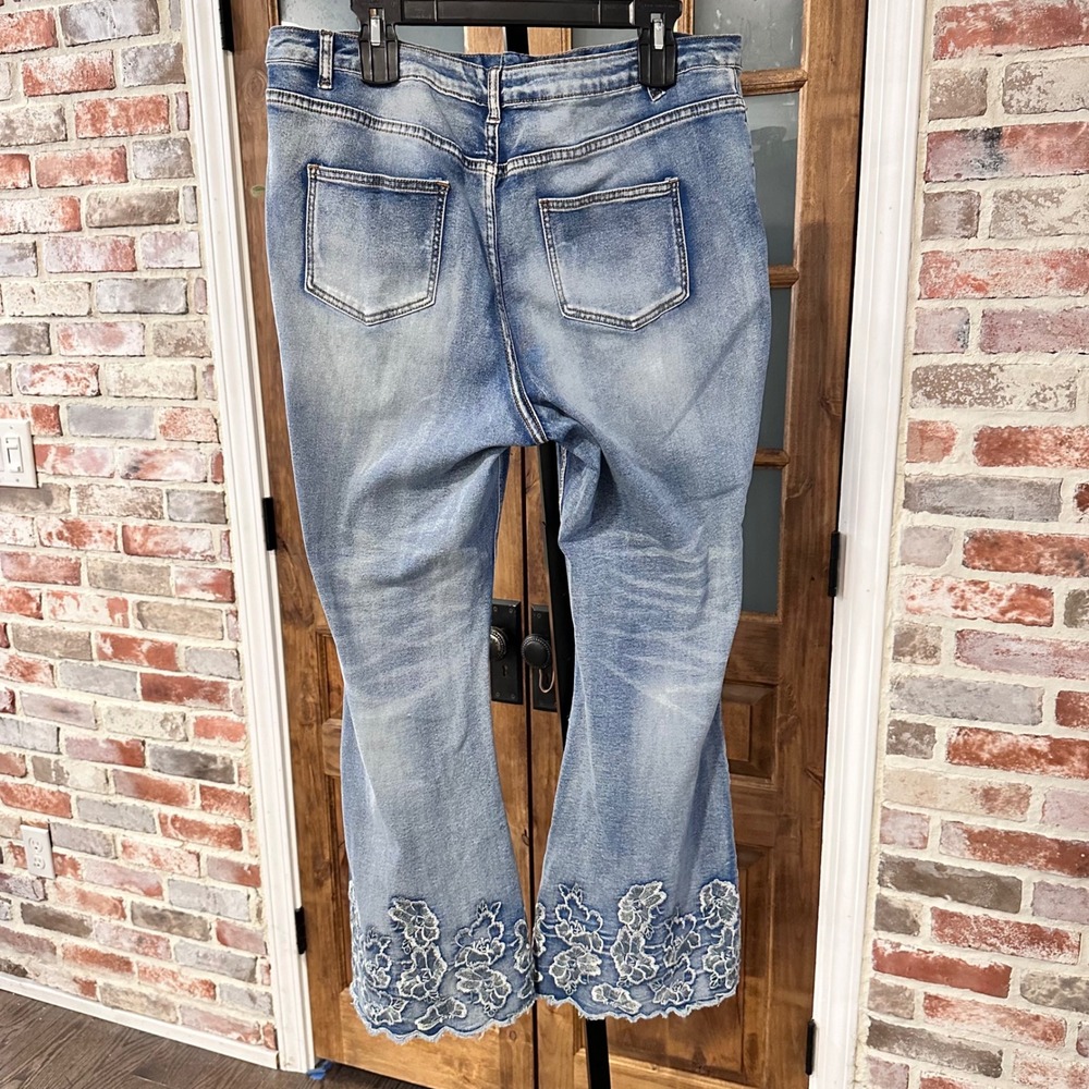 Venus Flare Jeans Women 36x32 Blue Embroidered Floral Scalloped Hem Boho Denim - Picture 8 of 11